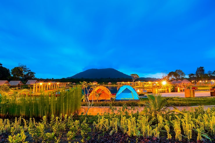 https://hilltopcamplembang.com/tempat-camping-di-lembang-bandung-murah/